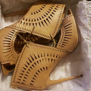 Liliana nude booties (size 9) (Style name Jene)